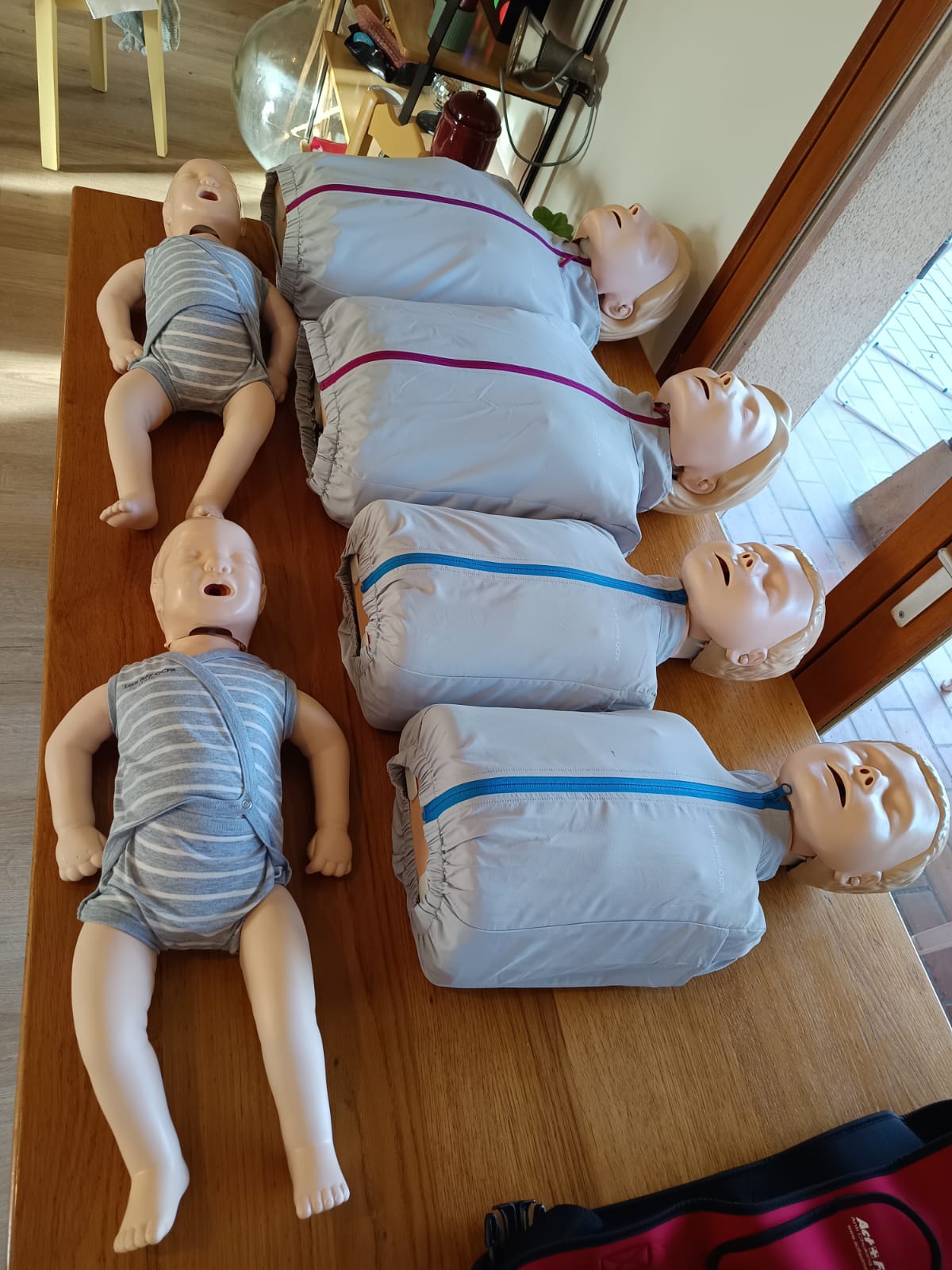 Mannequins de formation SST adulte, enfant et nourrisson connectés Bluetooth avec retour visuel temps réel