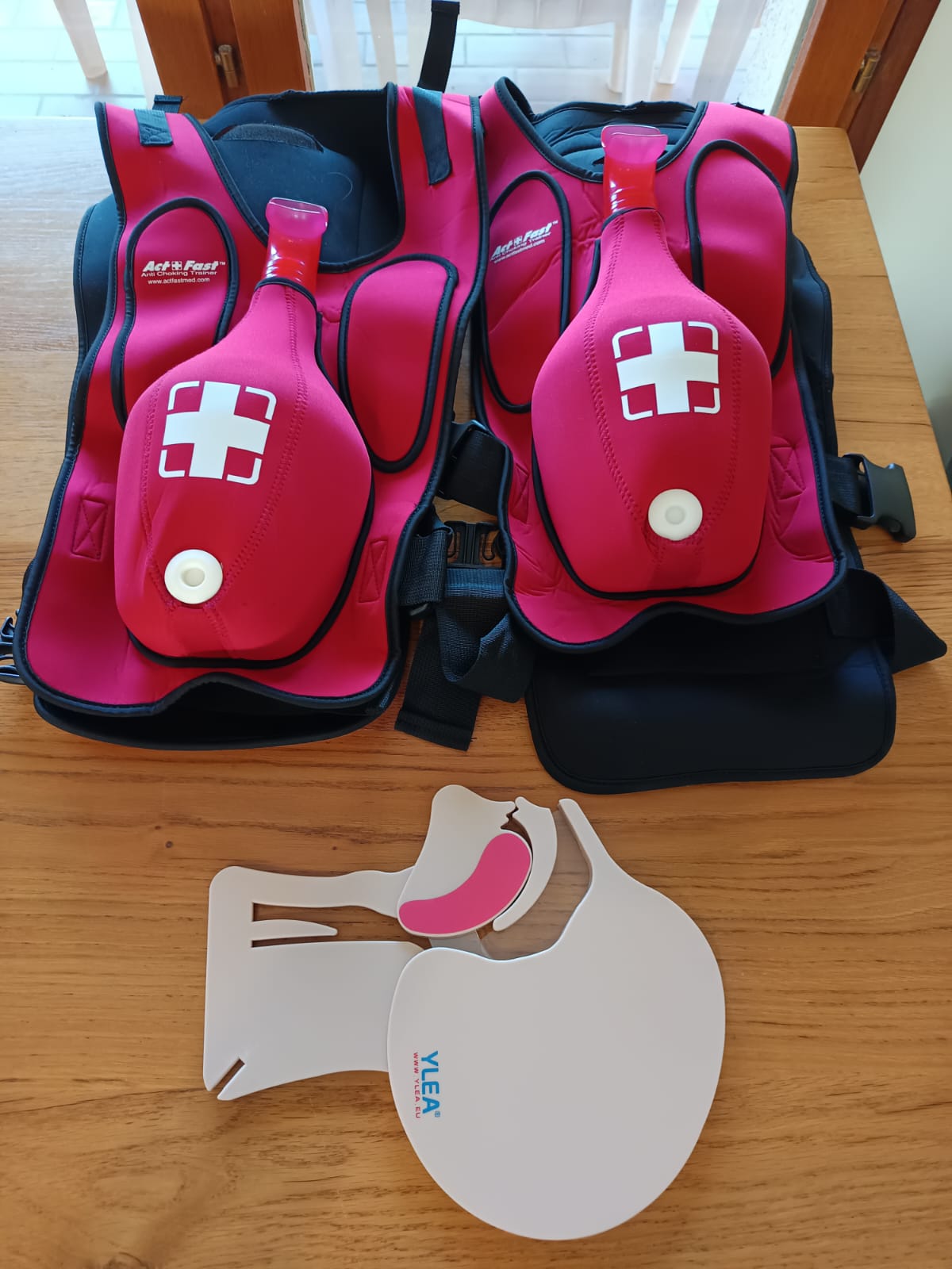 Kit pédagogique SST conforme INRS - gilet d'entraînement anti-étouffement Act Fast et matériel YLEA